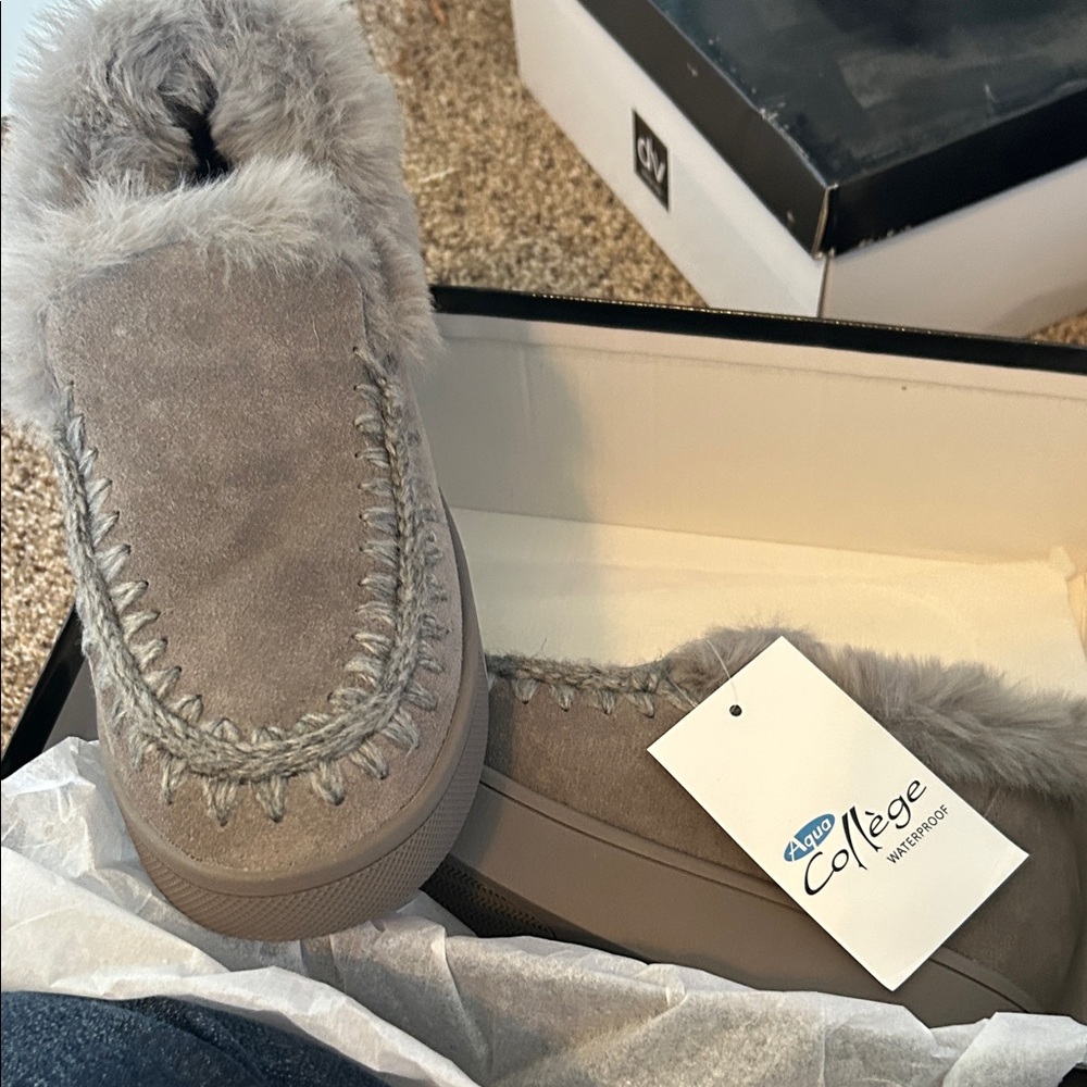 Aqua Collège Women's Gray Faux-Fur Suede Moccasin Slippers